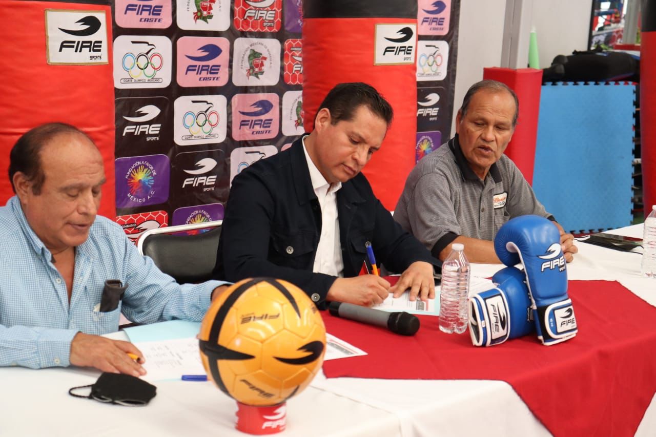 Apoya Luis Antonio Herrera a miembros de la Asociación de Futbol del Estado de Tlaxcala